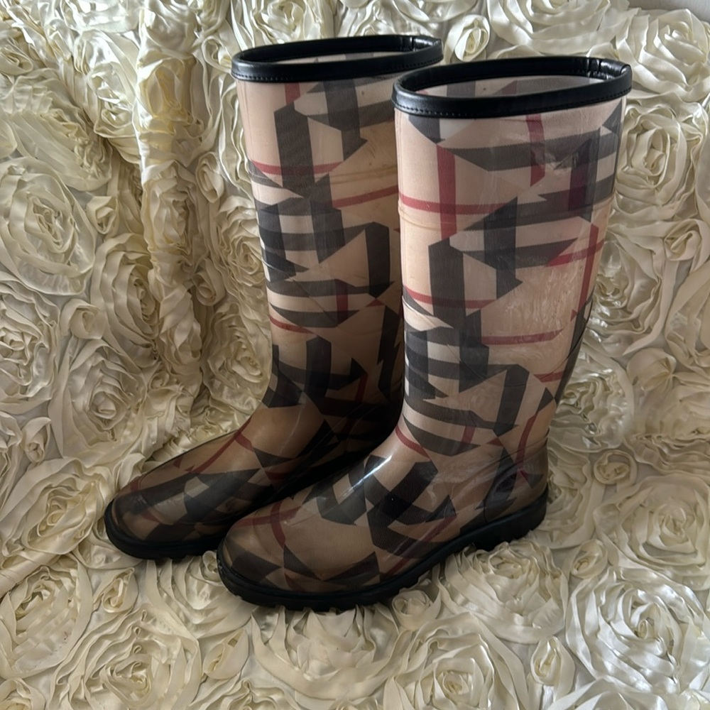 Burberry rain boots size 9